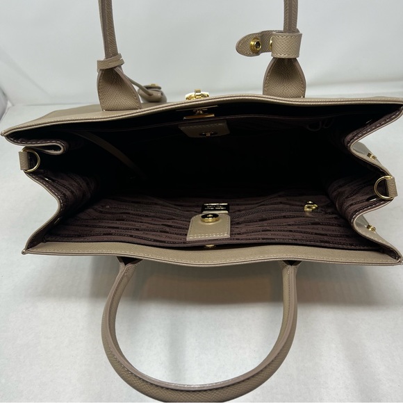 Samantha Thavasa Taupe Tote Bag - Picture 10 of 16